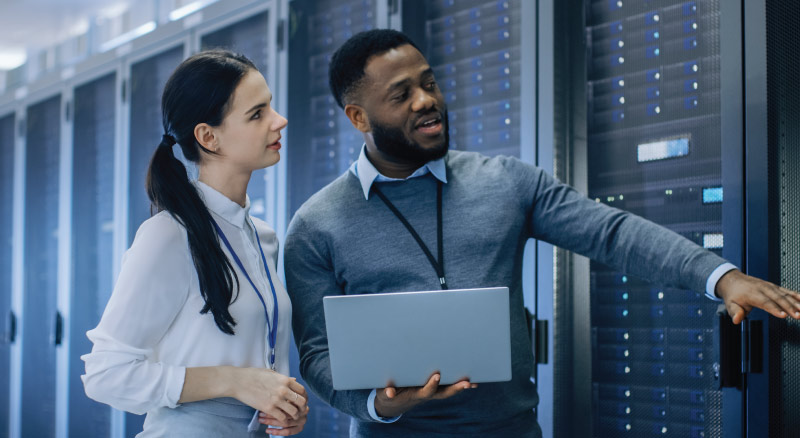 Man explaining servers to woman