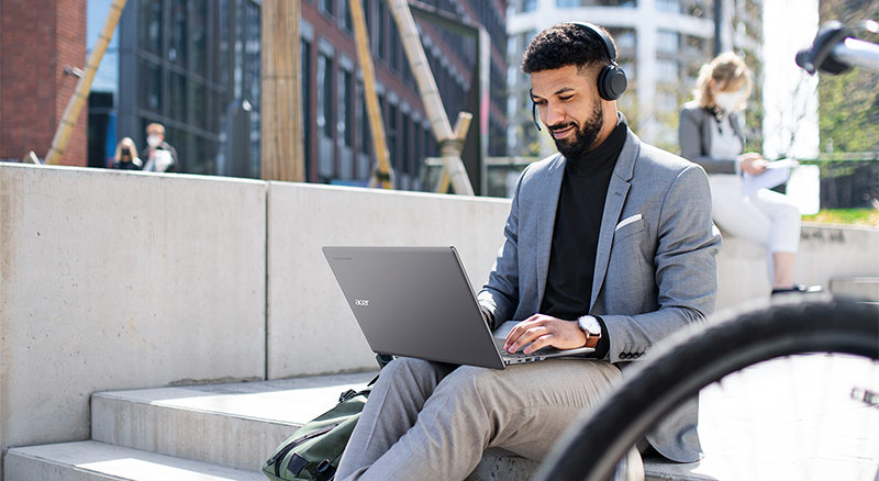 An employee using chromebook plus enterprise laptop outside