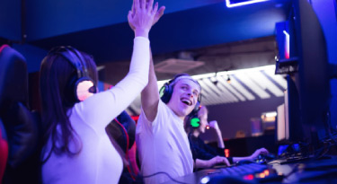 esport players high fiving