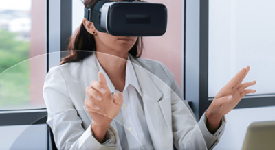 Women wearing virtual headset thumbnail