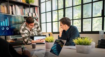 Two employees using dexops center smarter it ticketing